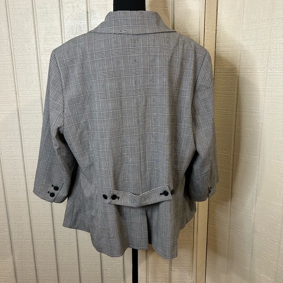 Universal Standard Meg Blazer Glen Plaid with 3/4 Sleeves, size Medium (18/20). - Picture 4 of 8